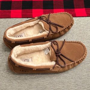 UGG Slippers, never worn. Size 9 in women’s.